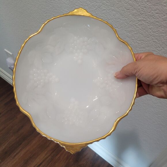 Vintage Anchor Hocking White Milk Glass Dish Bowl Embossed Grapes with Gold Trim - Picture 11 of 11